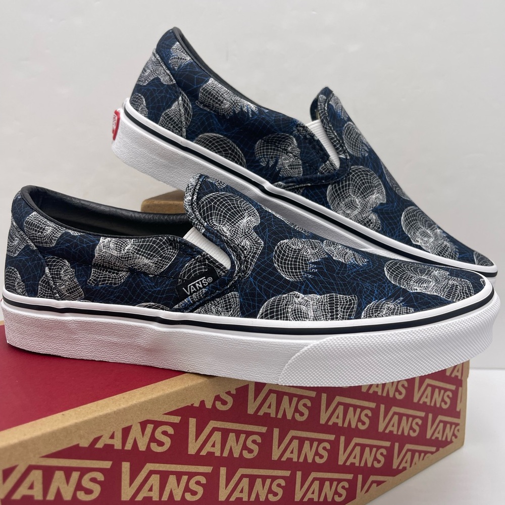Vans WMNS Vans Women’s Classic Slip-On
(Wireframe Skulls)Blktrwht Sneakers - Picture 10 of 16